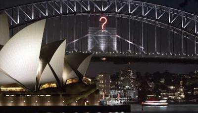 Sydney New Year's Eve 2006 - 'A Diamond Night In Emerald City' Question Mark Bridge Effect Photograph: REUTERS/Will Burgess (AUSTRALIA)